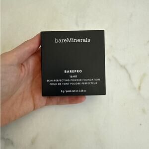 BareMinerals Bare Pro 16hr Skin Perfecting Powder Foundation Light 20 Neutral
